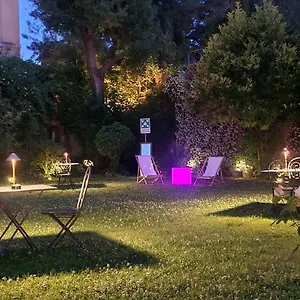 Riari Garden Nocleg ze śniadaniem